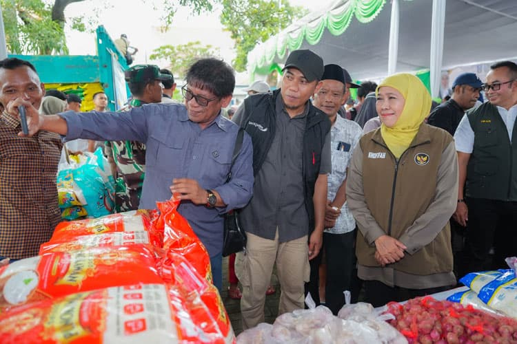 Gubernur Khofifah Gelar Pasar Murah Lagi di Lamongan, Harga Bahan Pokok Lebih Terjangkau