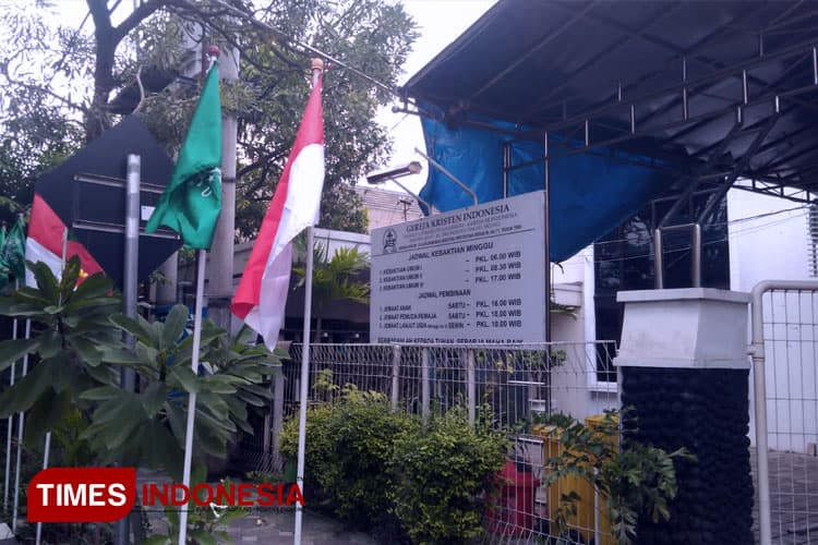 1 Abad NU: Christians Build Rest Area in Front of Their Church for Muslims